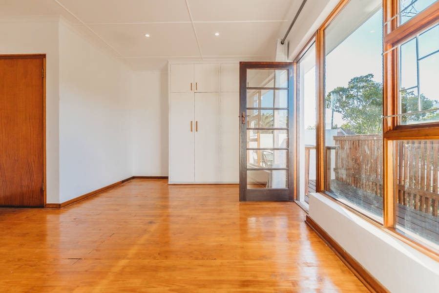 7 Bedroom Property for Sale in Loerie Park Western Cape